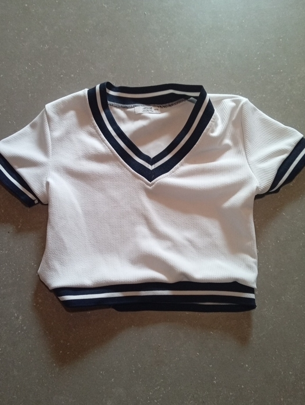 Ardene XS. White V-Neck Crop Tee with Navy Trim